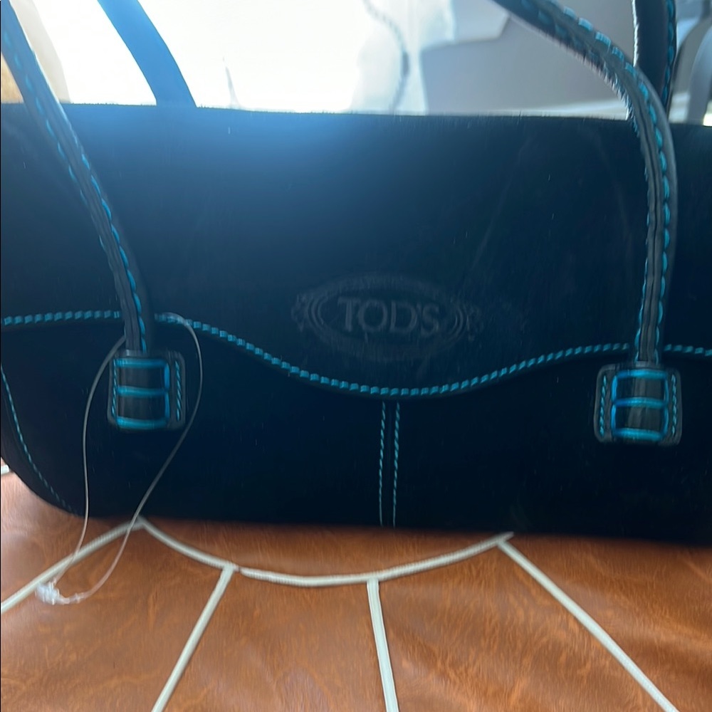 Tod's Black Leather Shoulder Bag Elegant Structured Design